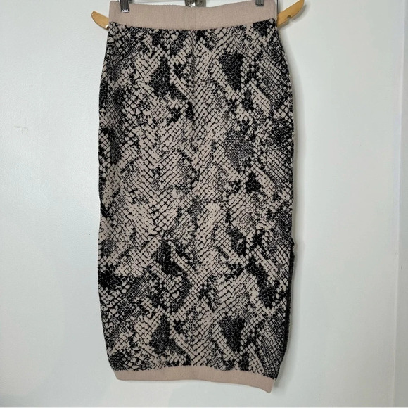 Guess High waist  skirt - Picture 2 of 6